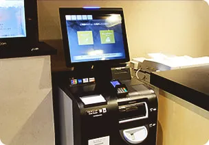 写真:自動精算機